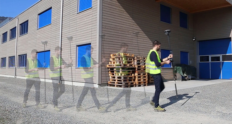 Surveyor walking around a building to capture georeferenced images with the GS18 I RTK rover with the Leica Captivate GS Imaging app